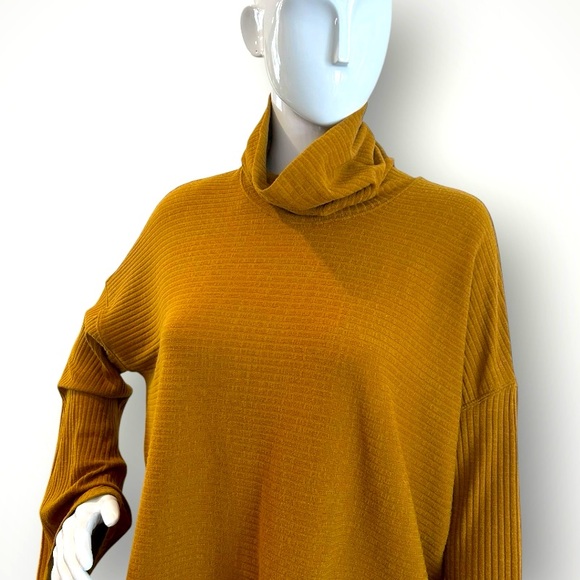 NWOT Free People Movement Can’t Handle This Turtleneck - Picture 8 of 11